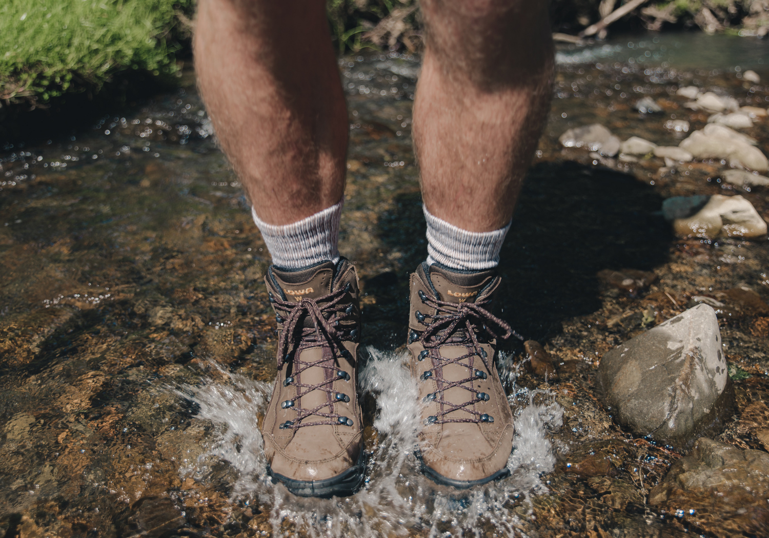 Light walking 2025 boots mens